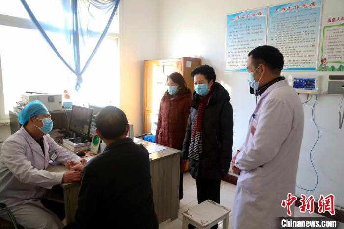 全國政協(xié)委員戴秀英：村醫(yī)越來越少，出路在哪？