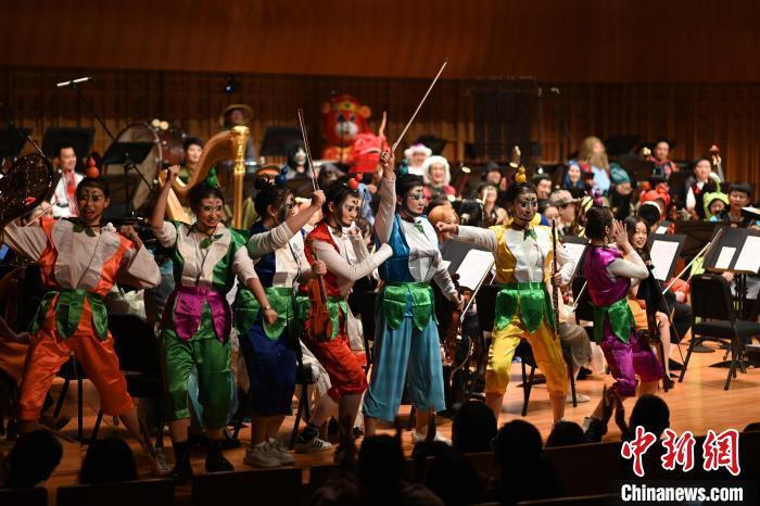 “音樂奇妙夜”西安上演歌者、樂手化身“卡通人”