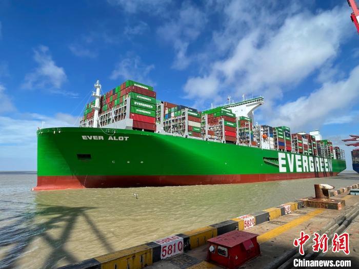 單船運(yùn)能“天花板”不斷打破上?？诎丁按蟠?jīng)濟(jì)”方興未艾