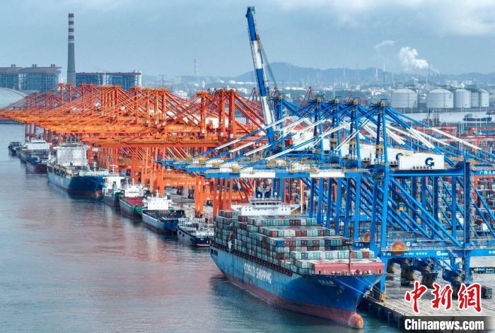 圖為北部灣港欽州自動化集裝箱碼頭?！“綆洸?攝