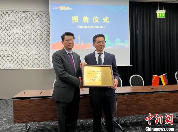 圖為授牌儀式現(xiàn)場?！●R秀秀 攝