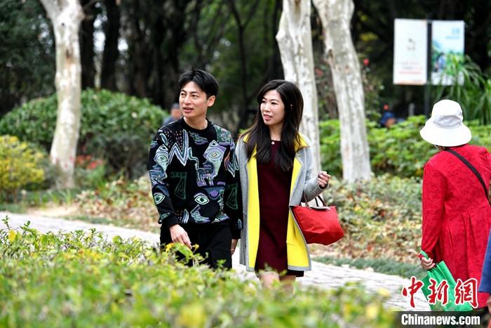 圖為3月15日，張家豪(左)與林佳臻在福建福州金山公園游玩。 <a target='_blank' href='/'><p  align=