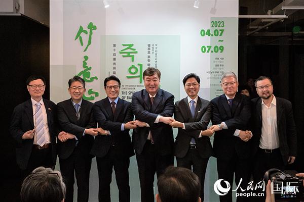 第十四屆光州雙年展中國(guó)館開幕式7日在韓國(guó)光州隱巖美術(shù)館舉行。人民網(wǎng)記者 馬菲攝