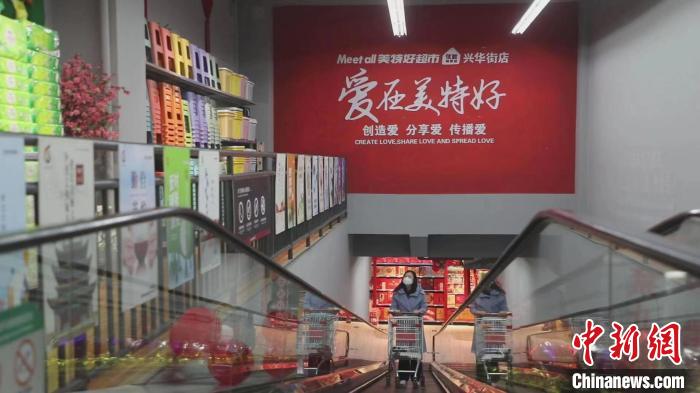 美特好從一家不足百平方米小店，一路發(fā)展成華北零售業(yè)領(lǐng)軍企業(yè)、中國百強(qiáng)商業(yè)連鎖集團(tuán)、中國零售500強(qiáng)?！∠蛏?攝