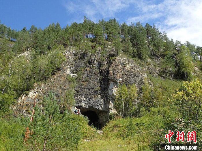 丹尼索瓦洞的入口(圖片來(lái)自Richard G. Roberts)?！∈┢樟指瘛ぷ匀?供圖