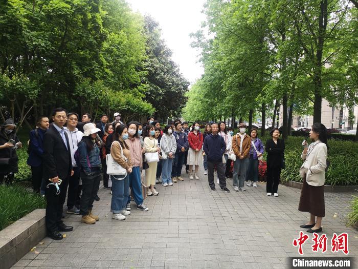 活動現(xiàn)場?！》队畋?攝