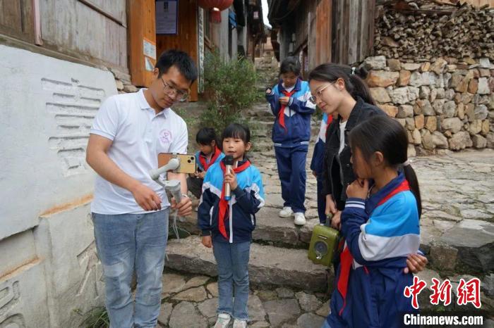 杜曉帆與該中心教師團隊積極探索文化遺產(chǎn)方法論，深耕鄉(xiāng)村遺產(chǎn)領(lǐng)域?！?fù)旦大學(xué)國土與文化資源研究中心供圖