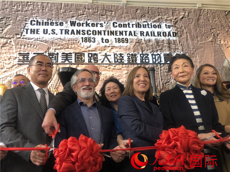 圖為（從右到左）方李邦琴、加州副州長康依蓮、舊金山市議長佩斯金、中國駐舊金山副總領事潘慶江在剪彩。人民網(wǎng)記者 鄧圩攝