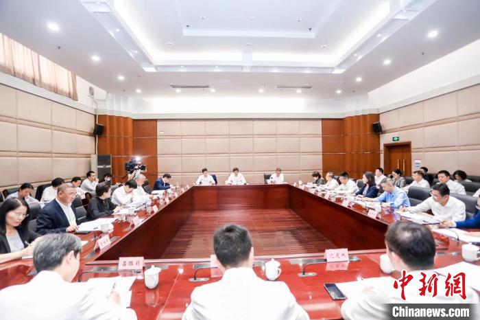 浙江召開統(tǒng)一戰(zhàn)線“凝心鑄魂強(qiáng)根基、團(tuán)結(jié)奮進(jìn)新征程”主題教育動(dòng)員會(huì)