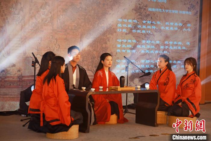 2023年閩南詩(shī)歌節(jié)開幕式暨詩(shī)歌朗誦會(huì)現(xiàn)場(chǎng)。　閩南師范大學(xué)供圖