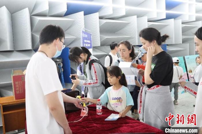 中科院聲學所公眾科學日活動現(xiàn)場?！≈锌圃郝晫W所 供圖