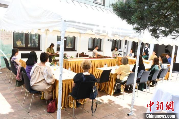 圖為活動(dòng)現(xiàn)場(chǎng)?！“亓种袊幕行墓﹫D。