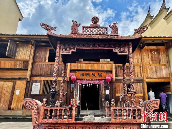 臺(tái)灣上趣開新團(tuán)隊(duì)入駐古田縣平湖鎮(zhèn)端上村，以“圓瑛法師故里”為主題打造愛國(guó)禪意村?！吻汕?攝