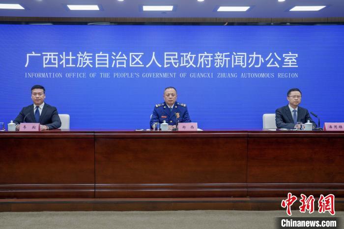 圖為發(fā)布會(huì)現(xiàn)場(chǎng)?！⊥跻哉?攝