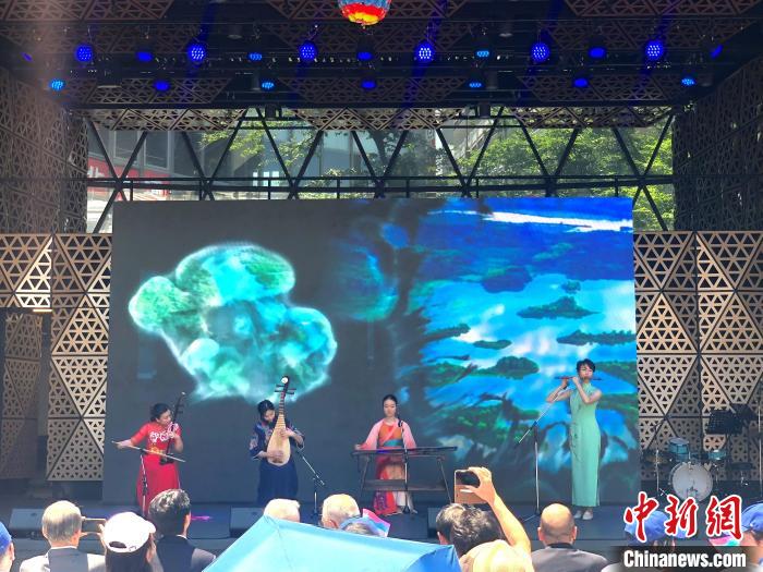 開幕式上舞臺(tái)展演之一《水龍吟》?！≈袊v東京旅游辦事處供圖