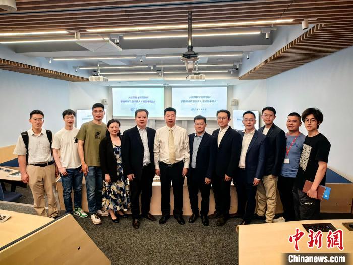 中國(guó)民航大學(xué)代表團(tuán)在英交流情況。　主辦方提供