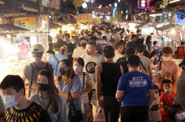 冰粉、雙皮奶、螺螄粉……臺網(wǎng)友發(fā)帖：臺灣街頭越來越多大陸小吃