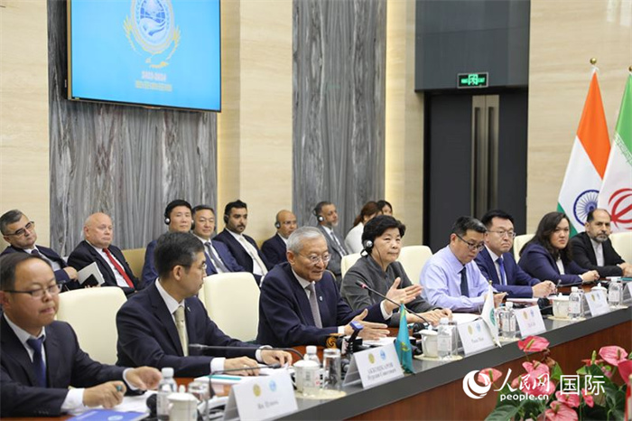 上合組織秘書長張明發(fā)表講話。人民網(wǎng) 俄布拉依攝