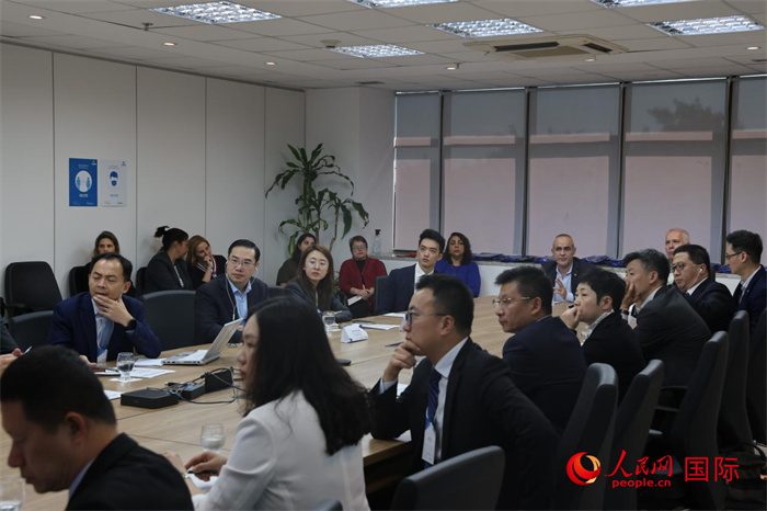 與會(huì)代表參與座談交流。人民網(wǎng)記者 時(shí)元皓攝