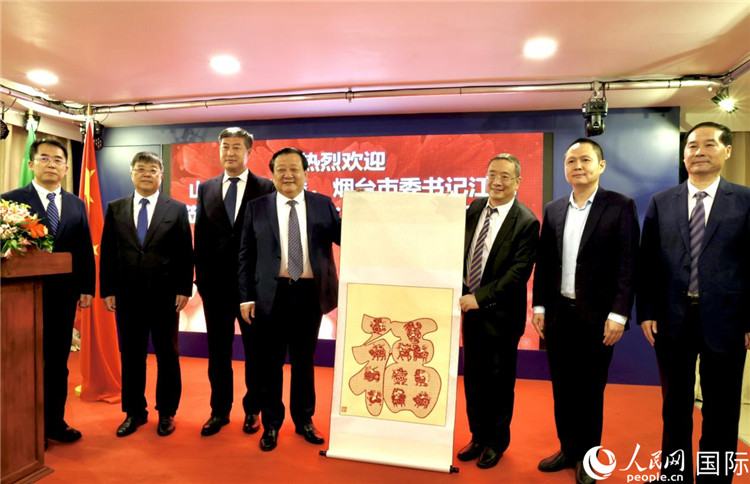 參加座談會的主要嘉賓合影留念。人民網(wǎng)記者宋亦然攝