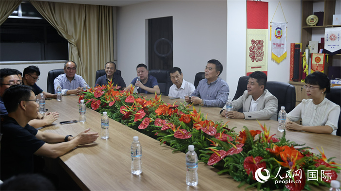 與會代表進行座談交流。（人民網(wǎng)記者  時元皓攝）