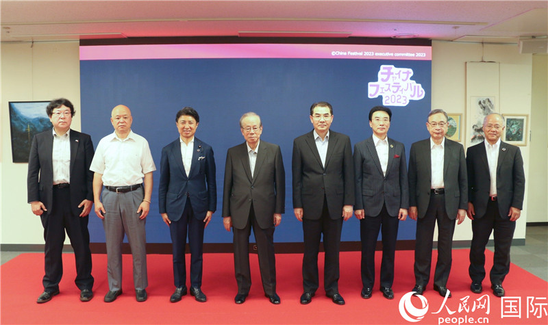 主辦方代表合影。人民網(wǎng) 許可攝