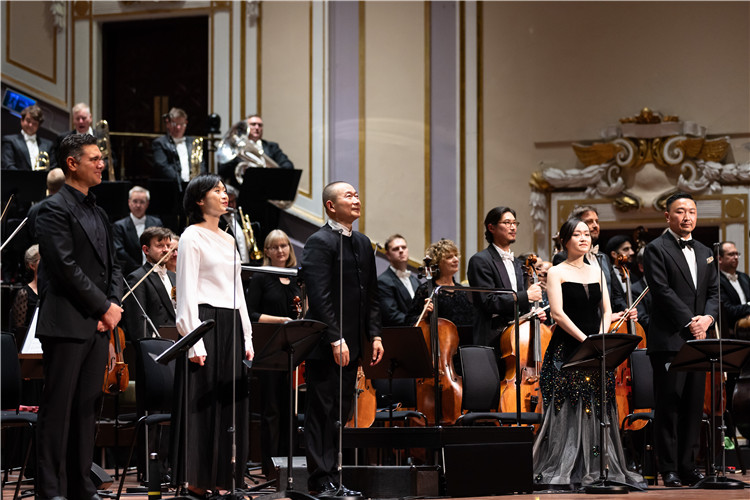 圖片說明： 8月5日，2023愛丁堡國際藝術(shù)節(jié)開幕式音樂會(huì)《慈悲頌》的演出現(xiàn)場(chǎng)。照片由藝術(shù)節(jié)組委會(huì)提供