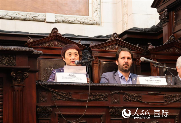 中國駐里約熱內(nèi)盧總領事田敏發(fā)表致辭。人民網(wǎng)記者 宋亦然攝