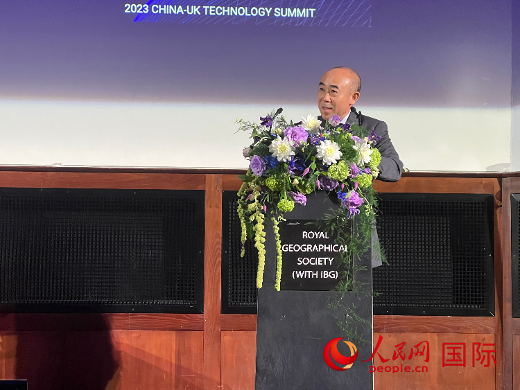 中國駐英國使館科技公參丁明勤發(fā)表致辭。人民網(wǎng)記者 周卓斌攝