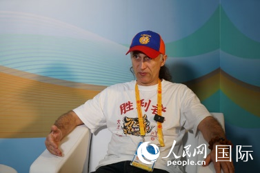 亞美尼亞新聞通訊社記者帕魯伊爾在“一帶一路”高峰論壇新聞中心接受人民網(wǎng)專訪。 人民網(wǎng) 褚夢琦 攝