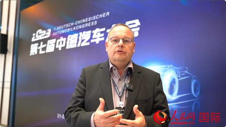 薩爾州經濟發(fā)展局局長斯特凡·施魏策爾接受人民網采訪。人民網 劉動攝