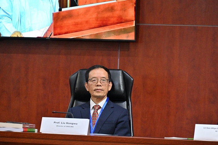 浙江師范大學(xué)非洲研究院院長(zhǎng)劉鴻武作會(huì)議總結(jié)。浙江師范大學(xué)非洲研究院供圖