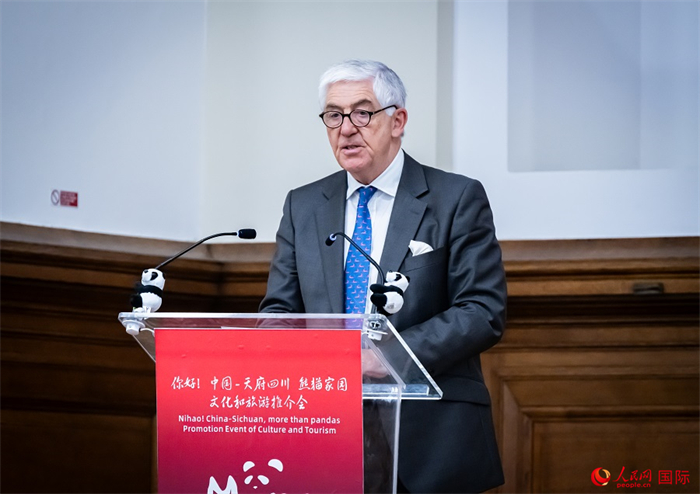 英中商業(yè)發(fā)展中心主席約翰·麥克萊恩致辭。人民網(wǎng) 郭錦標(biāo)攝