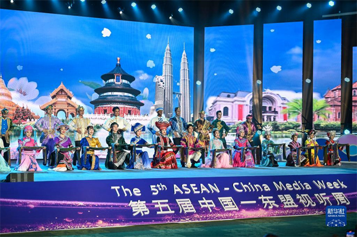 10月21日，在馬來西亞行政首都普特拉賈亞，演員在第五屆中國—東盟視聽周開幕活動上表演。新華社記者 程一恒 攝