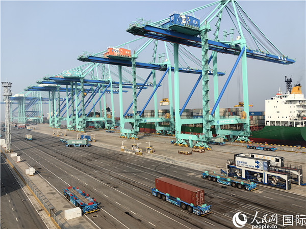 天津港北疆港區(qū)C段智能化集裝箱碼頭。人民網(wǎng)記者 符園園攝