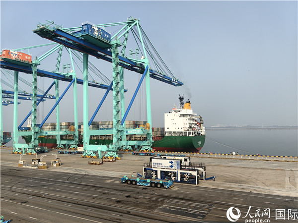 天津港北疆港區(qū)C段智能化集裝箱碼頭。人民網(wǎng)記者 符園園攝