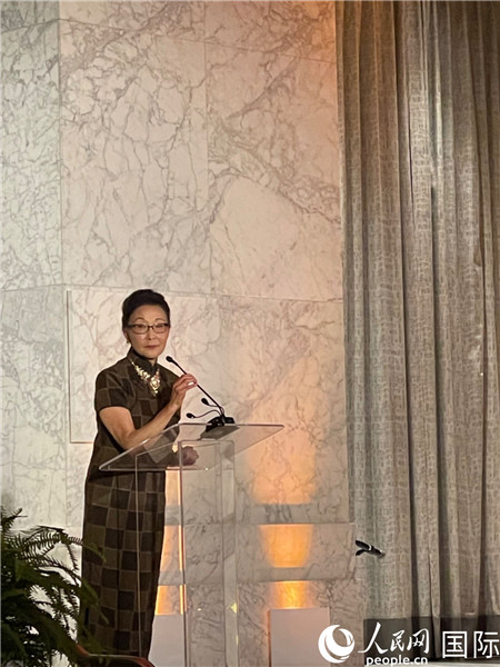 方李邦琴在頒獎臺上。人民網(wǎng)記者 鄧圩攝