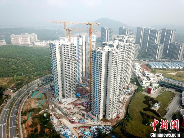 廣州一在建樓盤。 范少鵬 攝