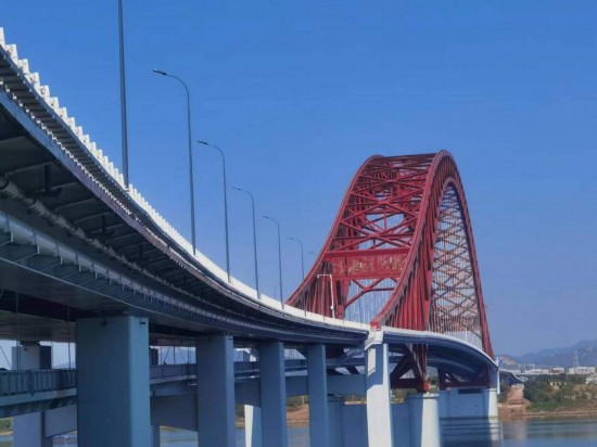 　　清水塘大橋側(cè)面。本報記者 常雯宜攝