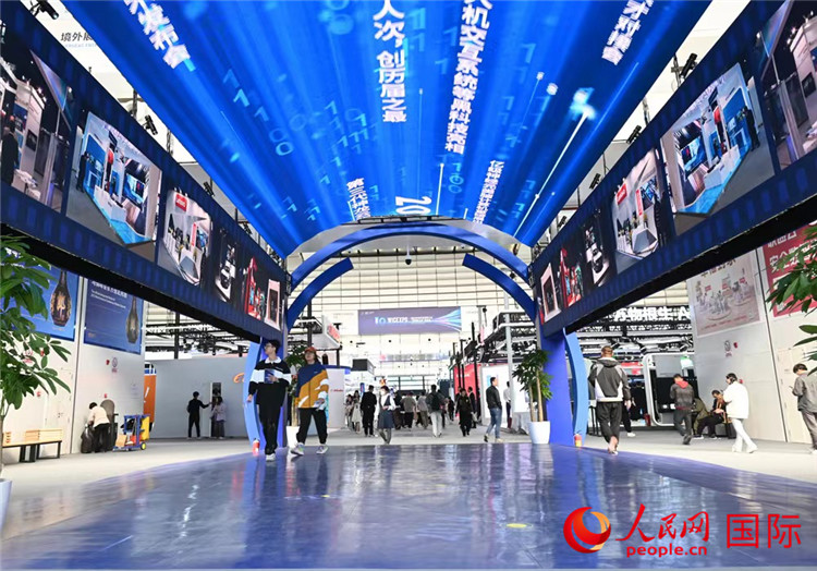 11月7日上午，2023年世界互聯(lián)網(wǎng)大會“互聯(lián)網(wǎng)之光”博覽會在浙江烏鎮(zhèn)開幕。人民網(wǎng)記者 葉賓得攝