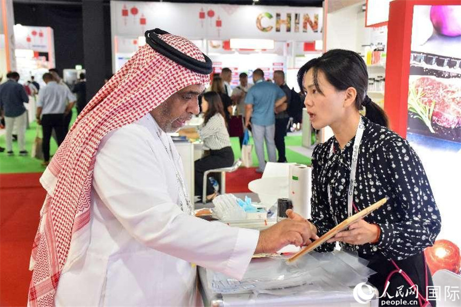 參展商交流。人民網(wǎng)塔里克·易卜拉欣攝