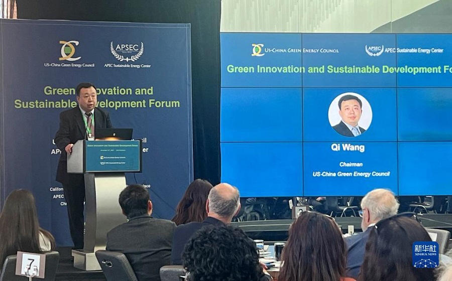 11月13日，美中綠色能源促進(jìn)會(huì)會(huì)長王麒在舊金山舉行的“綠色創(chuàng)新與可持續(xù)發(fā)展論壇”上發(fā)言。新華社記者 譚晶晶 攝