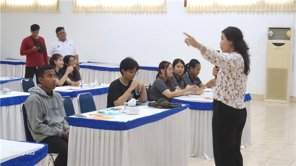 巴陵康孔子學(xué)院外方院長普拉巴介紹孔子學(xué)院情況。主辦方供圖