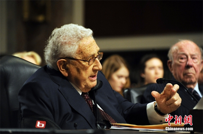 基辛格當(dāng)?shù)貢r(shí)間2015年1月29日在華盛頓出席國會聽證會時(shí)闡述了他對中國崛起的看法。<a target='_blank' href='/' _fcksavedurl='/'><p  align=