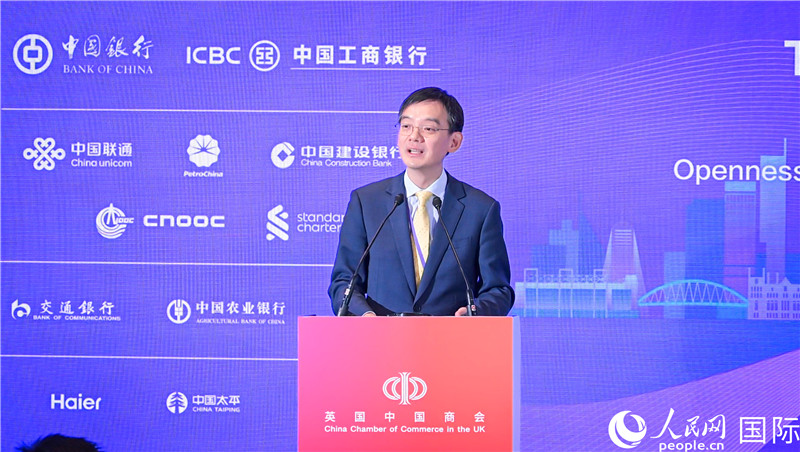 英國中國商會會長、中國銀行倫敦分行行長方文建 致歡迎辭。人民網(wǎng) 郭錦標(biāo)攝