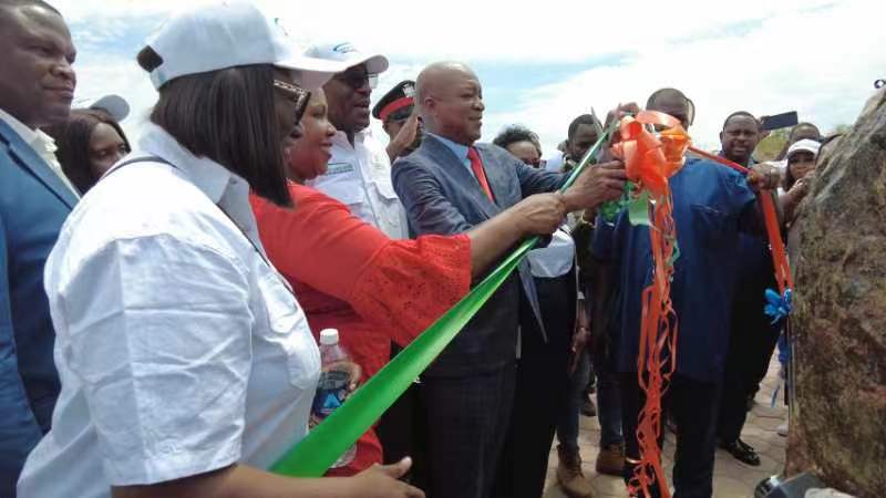 嘉賓為學(xué)校剪彩。主辦方供圖