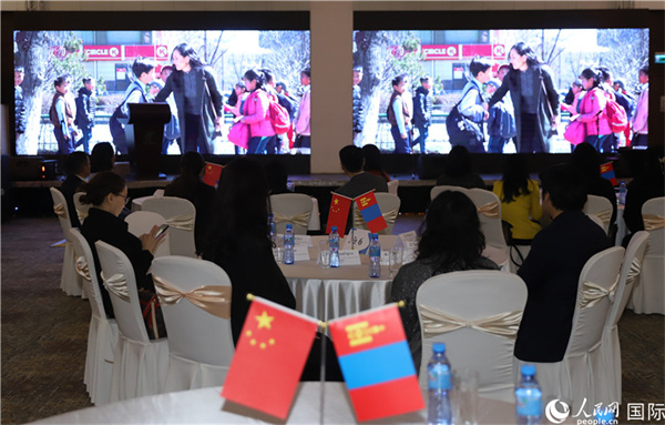 12月1日，活動(dòng)現(xiàn)場(chǎng)播放防治結(jié)核病宣傳短片。人民網(wǎng)記者 霍文攝