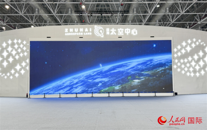珠海太空中心是珠海市為發(fā)揮中國航展品牌效應(yīng)和帶動效應(yīng)而打造的“永不落幕的航展”。人民網(wǎng)記者 張麗鷗攝