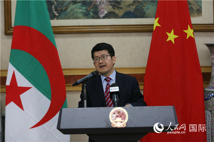 李健在招待會(huì)上致辭。人民網(wǎng)記者 郝瑞敏攝