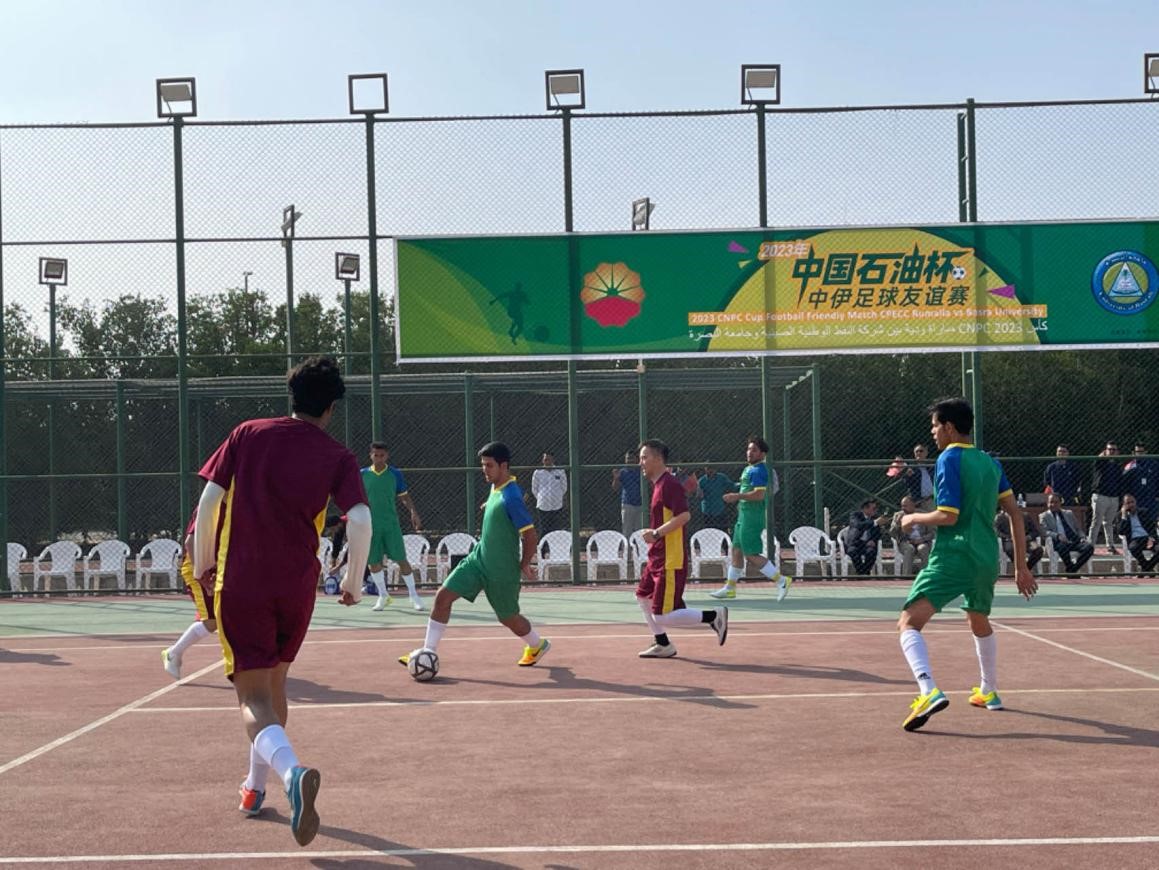 12月14日，中國石油（伊拉克）魯邁拉片區(qū)舉辦公共開放日和足球友誼賽。中國石油工程建設(shè)有限公司魯邁拉項目代表隊與巴士拉大學(xué)代表隊進行了比賽，巴士拉大學(xué)代表隊獲勝。文學(xué)軍攝